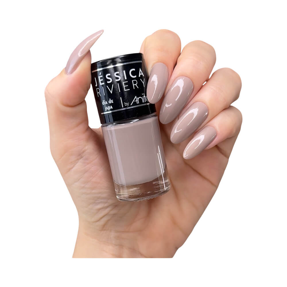 Unhas pintadas com Esmalte Jéssica Riviery by Anita Dia de Japa mostrando acabamento e cor
